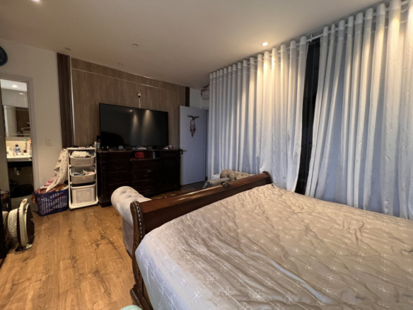 Bán căn hộ Sunrise City 3PN view Q1 nội thất xịn xò