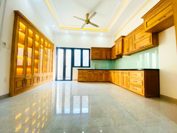 Bán nhà đẹp Hiệp Bình, Thủ Đức 4,2×18,5 gồm 4 tầng, 4PB, 5WC nội thất cao cấp, ở ngay