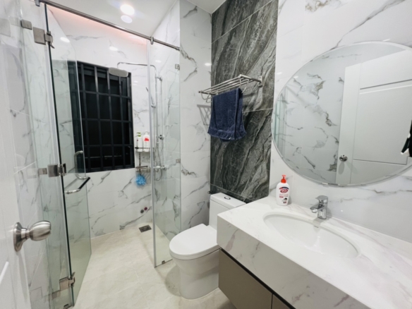 Bán nhà đẹp Central Garden Lái Thiêu 5×20 3 tầng 4PN 5WC nội thất cao cấp