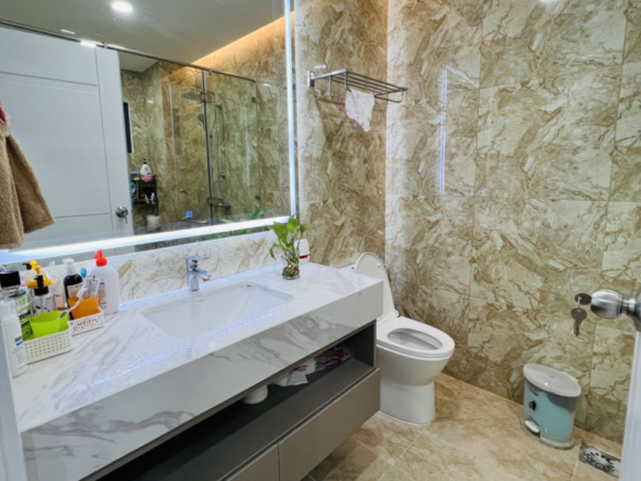 Bán nhà đẹp Central Garden Lái Thiêu 5×20 3 tầng 4PN 5WC nội thất cao cấp