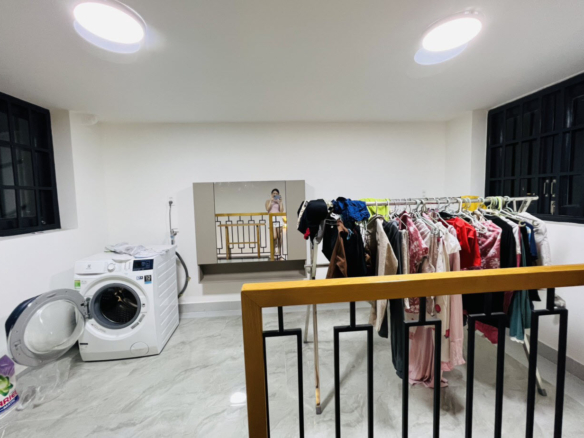 Bán nhà đẹp Central Garden Lái Thiêu 5×20 3 tầng 4PN 5WC nội thất cao cấp