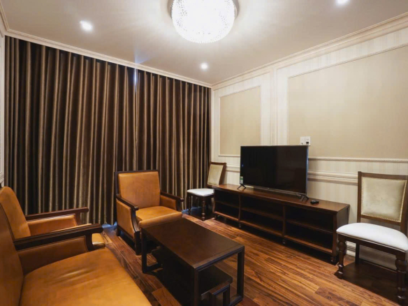 Léman Luxury 2pn cho thuê với nội thất Tân Cổ Điển cao cấp, view Dinh Độc Lập
