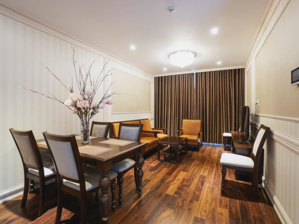 Léman Luxury 2pn cho thuê với nội thất Tân Cổ Điển cao cấp, view Dinh Độc Lập