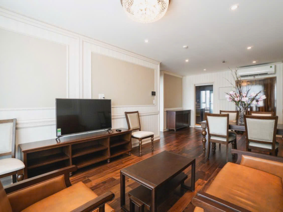 Léman Luxury 2pn cho thuê với nội thất Tân Cổ Điển cao cấp, view Dinh Độc Lập