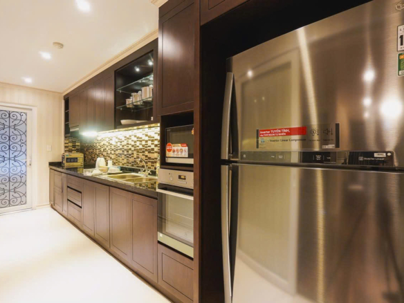 Léman Luxury 2pn cho thuê với nội thất Tân Cổ Điển cao cấp, view Dinh Độc Lập