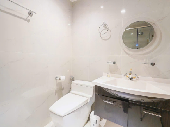 Léman Luxury 2pn cho thuê với nội thất Tân Cổ Điển cao cấp, view Dinh Độc Lập