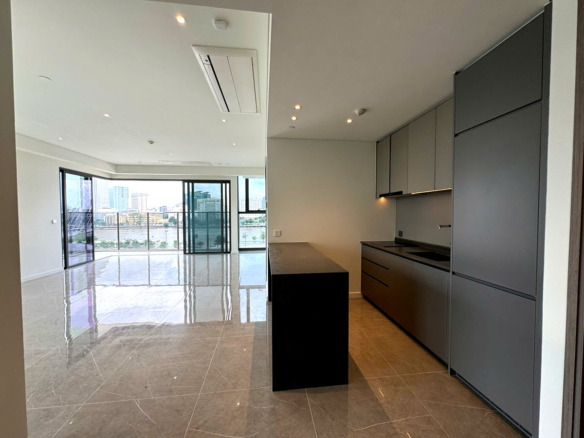 Duplex Metropole Thủ Thiêm view trực diện trung tâm Sài Gòn cho thuê nhà trống