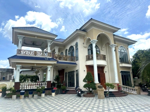 Chiêm ngưỡng biệt thự đẳng cấp 1500 m2 tại Lái Thiêu Thuận An