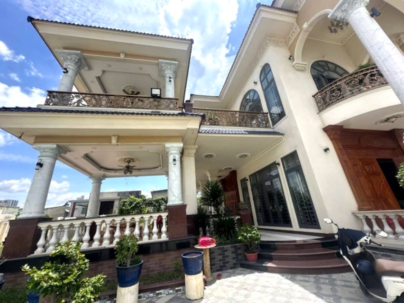Chiêm ngưỡng biệt thự đẳng cấp 1500 m2 tại Lái Thiêu Thuận An