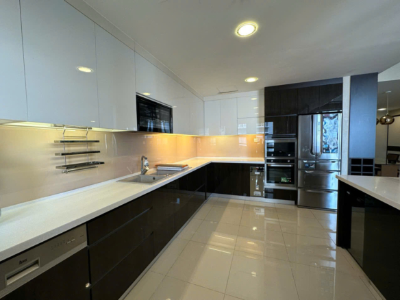 Cho thuê căn hộ Sunrise City South Tower 2PN 2wc diện tích lớn 130 m2, nội thất xịn sò