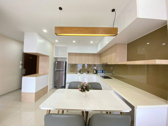 Sunrise City View 76m2 2PN view hướng Đông, nội thất cao cấp cần cho thuê gấp
