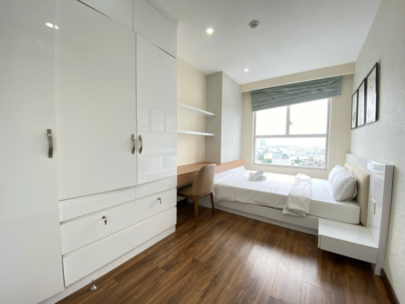 Sunrise City View 76m2 2PN view hướng Đông, nội thất cao cấp cần cho thuê gấp