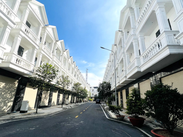 Bán nhà đẹp 2 mặt tiền khu nhà ở An Phát Lái Thiêu 4 tầng, nội thất cao cấp