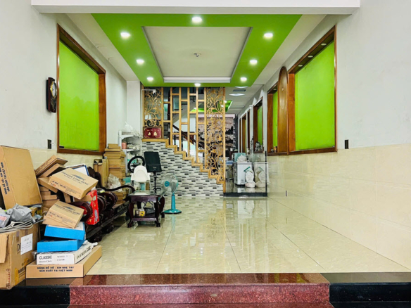 Nợ ngân hàng bán gấp nhà mặt tiền Hai Bà Trưng Đông Hòa, Tp Dĩ An 4,5×27 trệt 3 lầu giá tốt