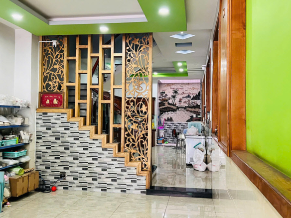 Nợ ngân hàng bán gấp nhà mặt tiền Hai Bà Trưng Đông Hòa, Tp Dĩ An 4,5×27 trệt 3 lầu giá tốt