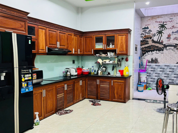 Nợ ngân hàng bán gấp nhà mặt tiền Hai Bà Trưng Đông Hòa, Tp Dĩ An 4,5×27 trệt 3 lầu giá tốt