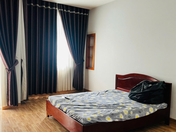 Nợ ngân hàng bán gấp nhà mặt tiền Hai Bà Trưng Đông Hòa, Tp Dĩ An 4,5×27 trệt 3 lầu giá tốt
