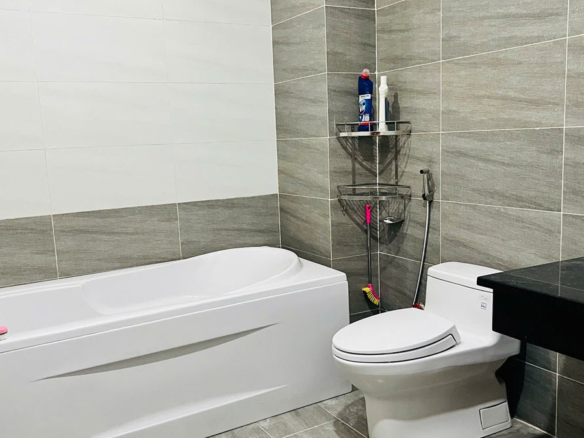 Nợ ngân hàng bán gấp nhà mặt tiền Hai Bà Trưng Đông Hòa, Tp Dĩ An 4,5×27 trệt 3 lầu giá tốt