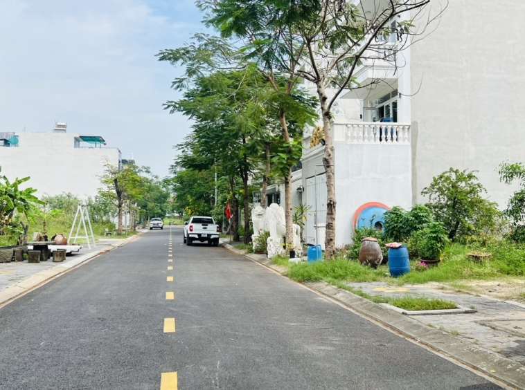 The-Seasons-Lai-Thieu