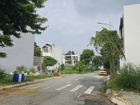 Ban-dat-Central-Garden-Lai-Thieu
