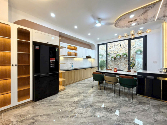 Bán nhà đẹp 4 tầng hẻm xe hơi cách Phạm Văn Đồng, Bình Thạnh chỉ 50 met