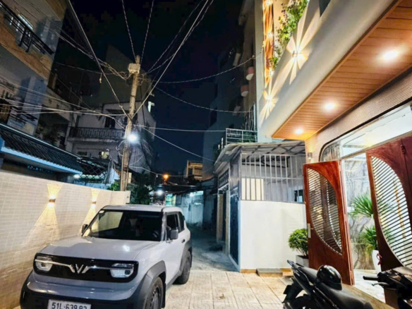 Bán nhà đẹp 4 tầng hẻm xe hơi cách Phạm Văn Đồng, Bình Thạnh chỉ 50 met