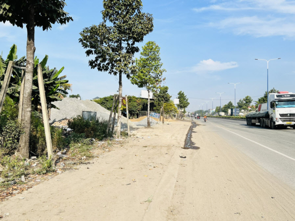 Cho thuê 5000 m2 đất mặt đường Mỹ Phước – Tân Vạn, Dĩ An làm bãi cont, depot
