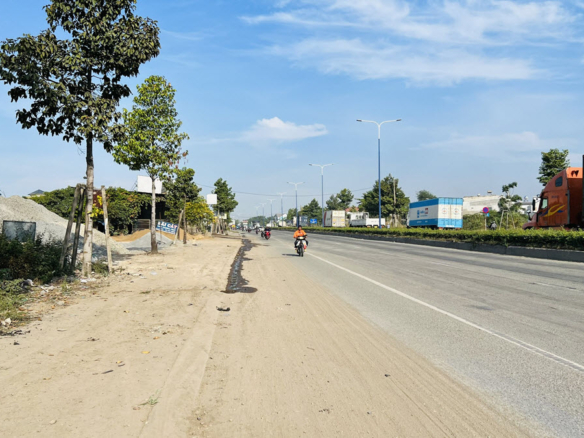 Cho thuê 5000 m2 đất mặt đường Mỹ Phước – Tân Vạn, Dĩ An làm bãi cont, depot