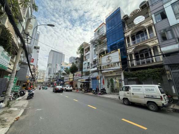 Bán tòa nhà văn phòng 5 tầng mặt tiền Nguyễn Văn Thương Bình Thạnh liền kề Pearl Plaza