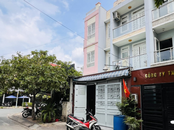 Bán nhà 5X20 3 tầng, mặt đường số khu 9 View, Phước Long B, Q9 (cũ) ra Đỗ Xuân Hợp