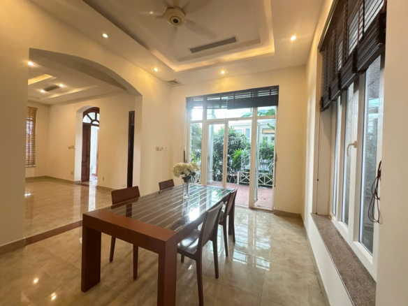 Cho thuê biệt thự 3 tầng 4PN 5WC khu compound Thảo Điền
