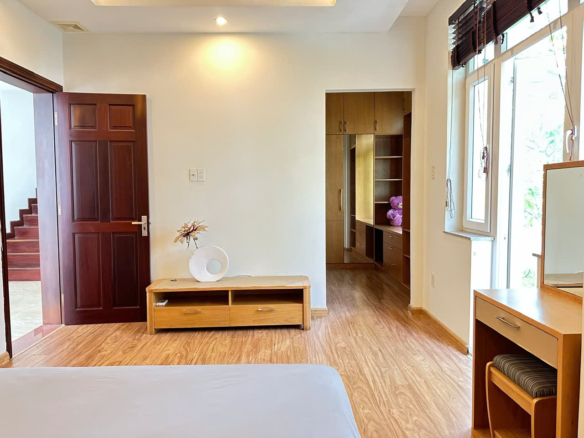 Cho thuê biệt thự 3 tầng 4PN 5WC khu compound Thảo Điền