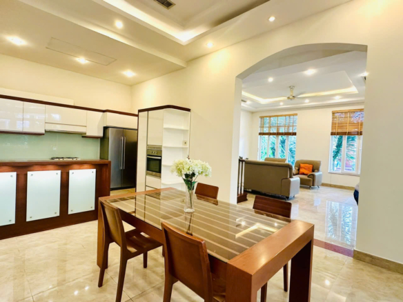 Cho thuê biệt thự 3 tầng 4PN 5WC khu compound Thảo Điền