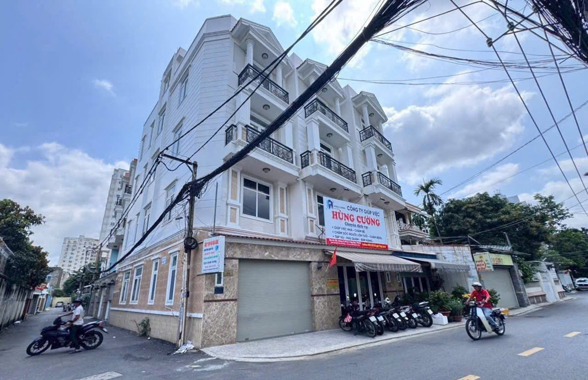 Bán nhà đẹp 4 tầng góc 2 mặt tiền đường 17 khu bên sông Thủ Đức sát Giga Mall