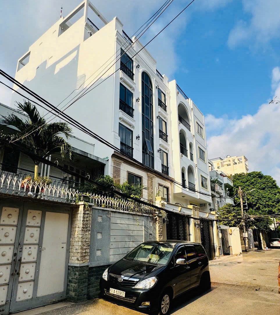 Bán tòa CHDV 28 phòng 8X21 7 tầng + hầm đang cho thuê khoán 185tr/th