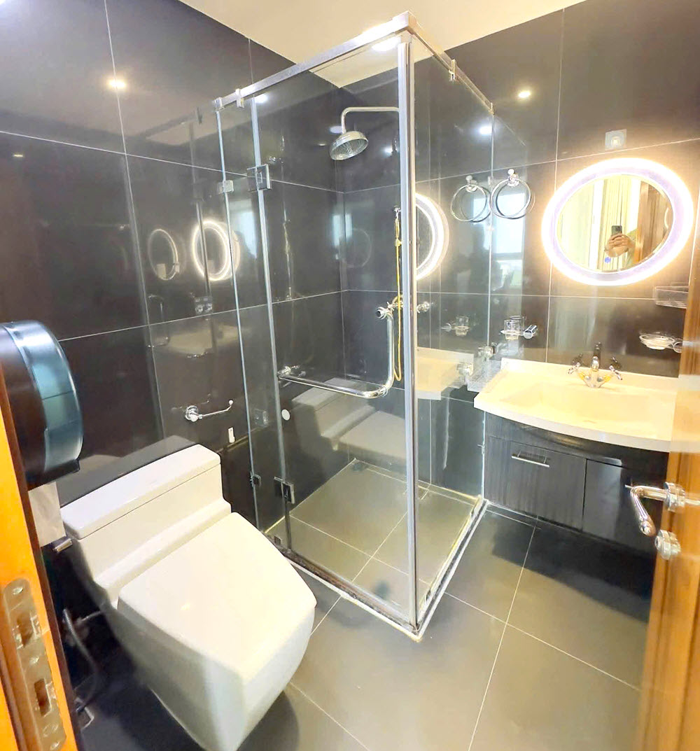Cho thuê căn hộ Léman Luxury khu trung tâm Hồ Chí Minh 3PN NTCC