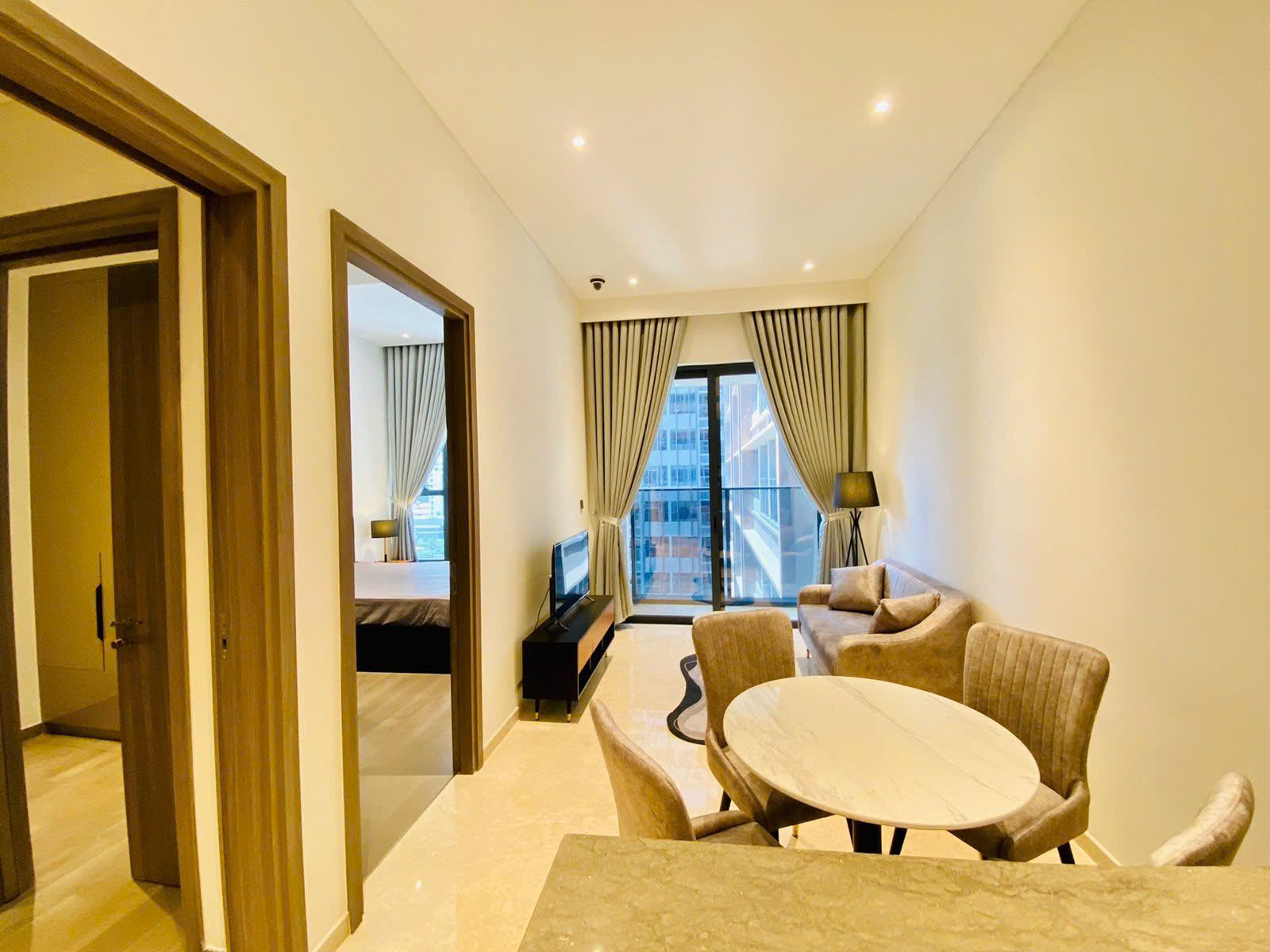 Cho thuê căn hộ The Marq 1PN tầng cao view Q1