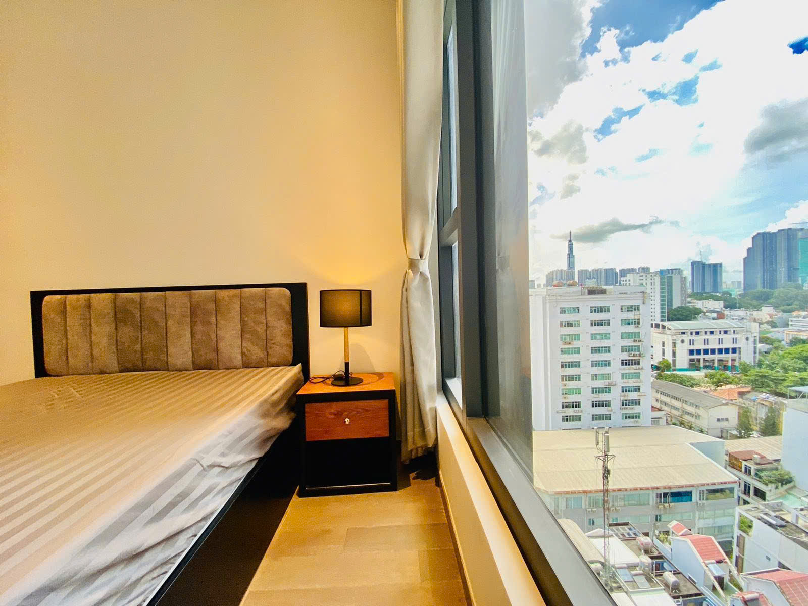 Cho thuê căn hộ The Marq 1PN tầng cao view Q1