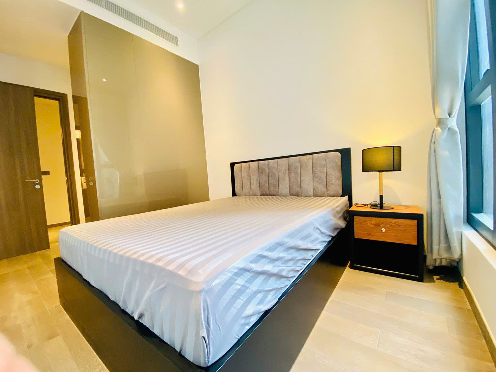Cho thuê căn hộ The Marq 1PN tầng cao view Q1