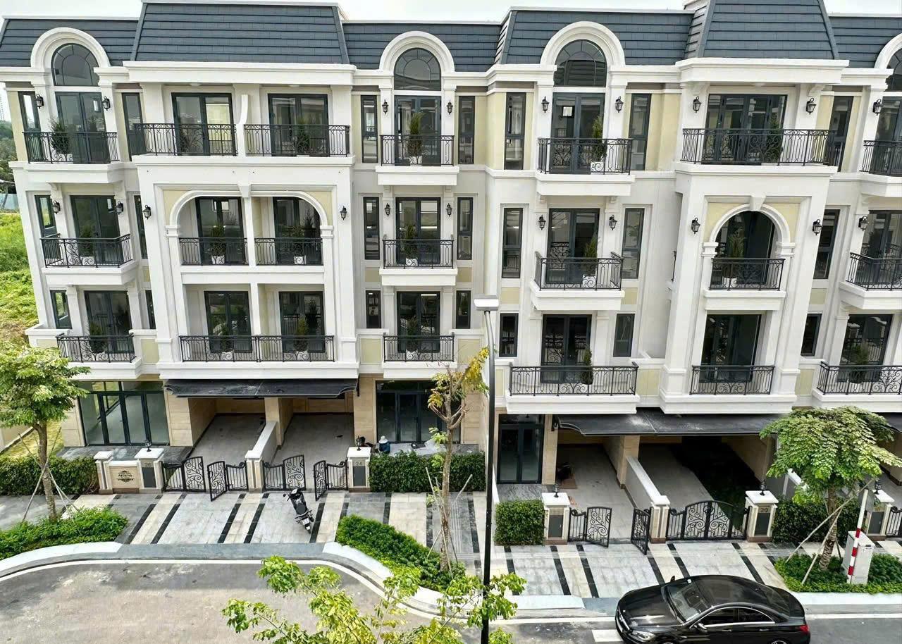 Cắt lỗ 3 tỷ bán biệt thự 8X15 4 tầng tại Classia Khang Điền, Q9