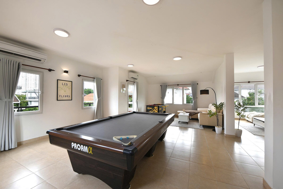 Cho thuê biệt thự khu compound Thảo Điền với sân vườn, hồ bơi riêng