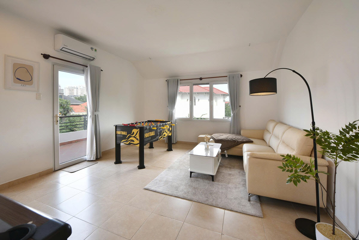 Cho thuê biệt thự khu compound Thảo Điền với sân vườn, hồ bơi riêng