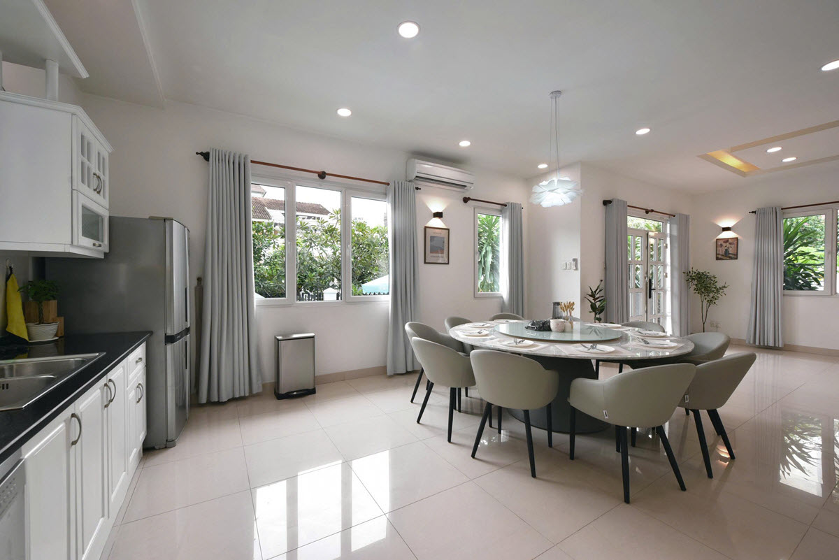 Cho thuê biệt thự khu compound Thảo Điền với sân vườn, hồ bơi riêng