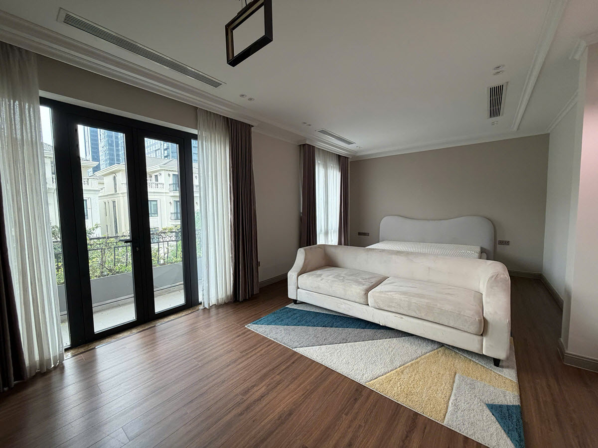 Cho thuê biệt thự Vinhomes Golden River Quận 1 5PN nội thất xịn sò