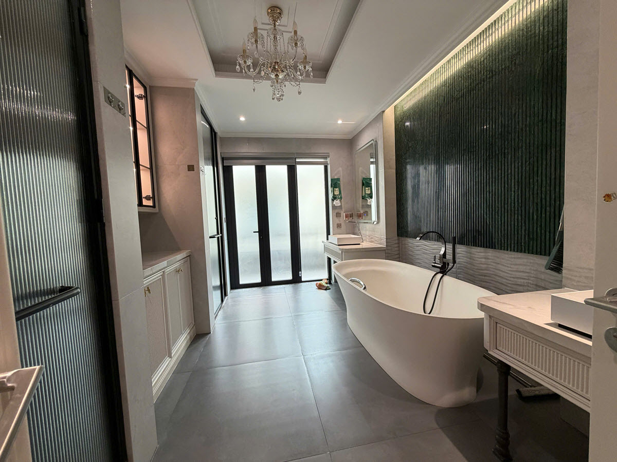 Cho thuê biệt thự Vinhomes Golden River Quận 1 5PN nội thất xịn sò