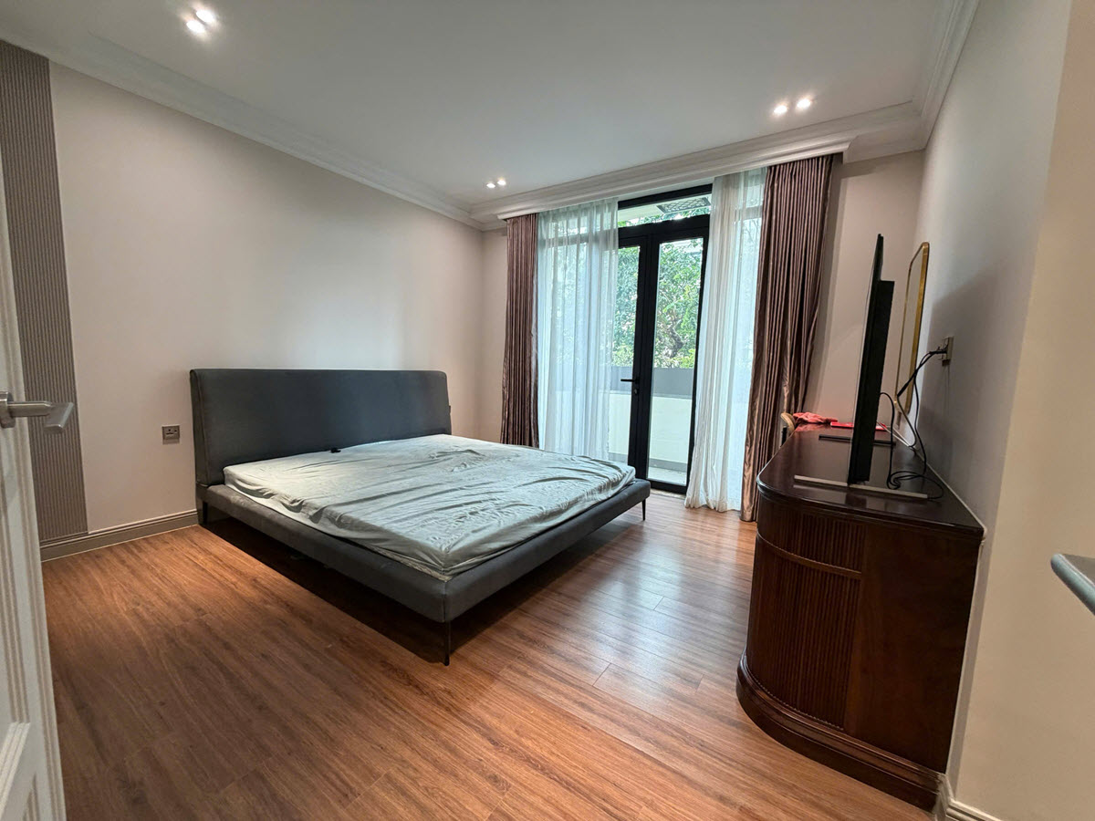 Cho thuê biệt thự Vinhomes Golden River Quận 1 5PN nội thất xịn sò
