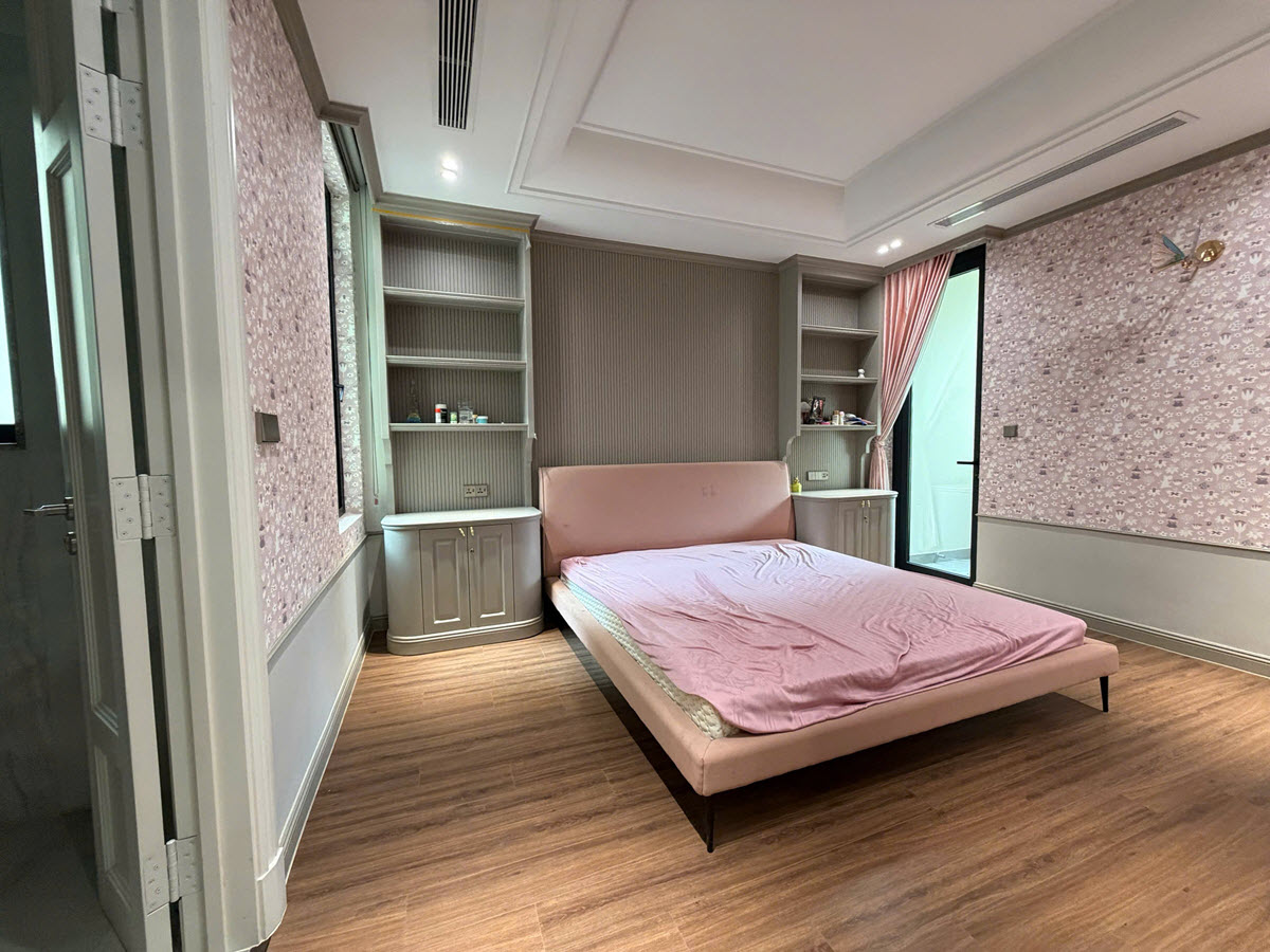 Cho thuê biệt thự Vinhomes Golden River Quận 1 5PN nội thất xịn sò