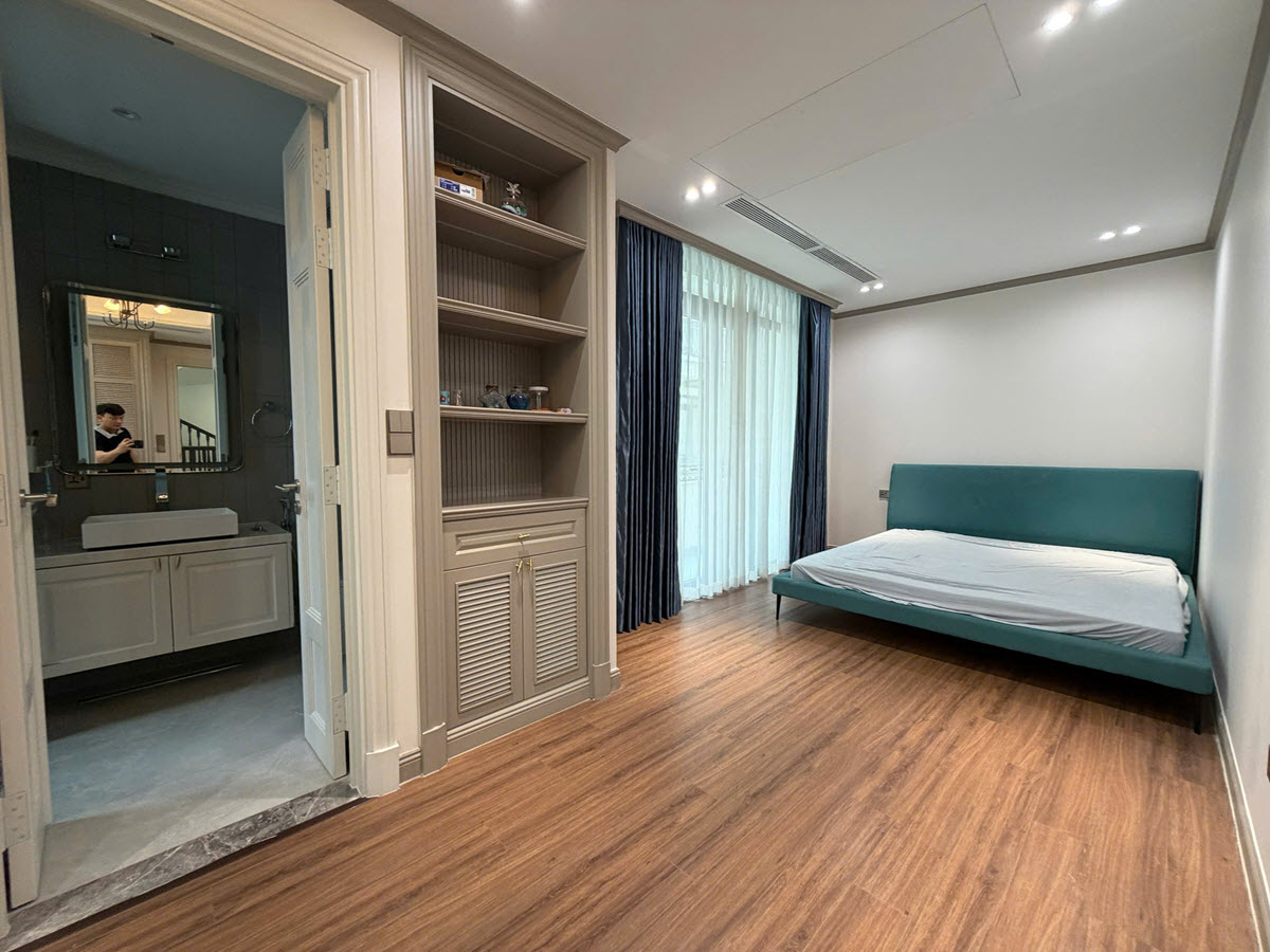 Cho thuê biệt thự Vinhomes Golden River Quận 1 5PN nội thất xịn sò