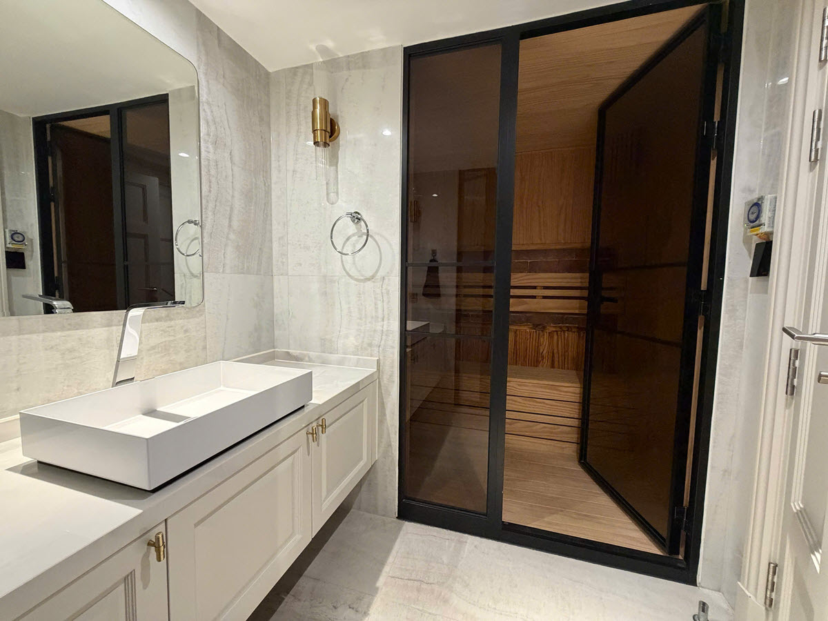 Cho thuê biệt thự Vinhomes Golden River Quận 1 5PN nội thất xịn sò