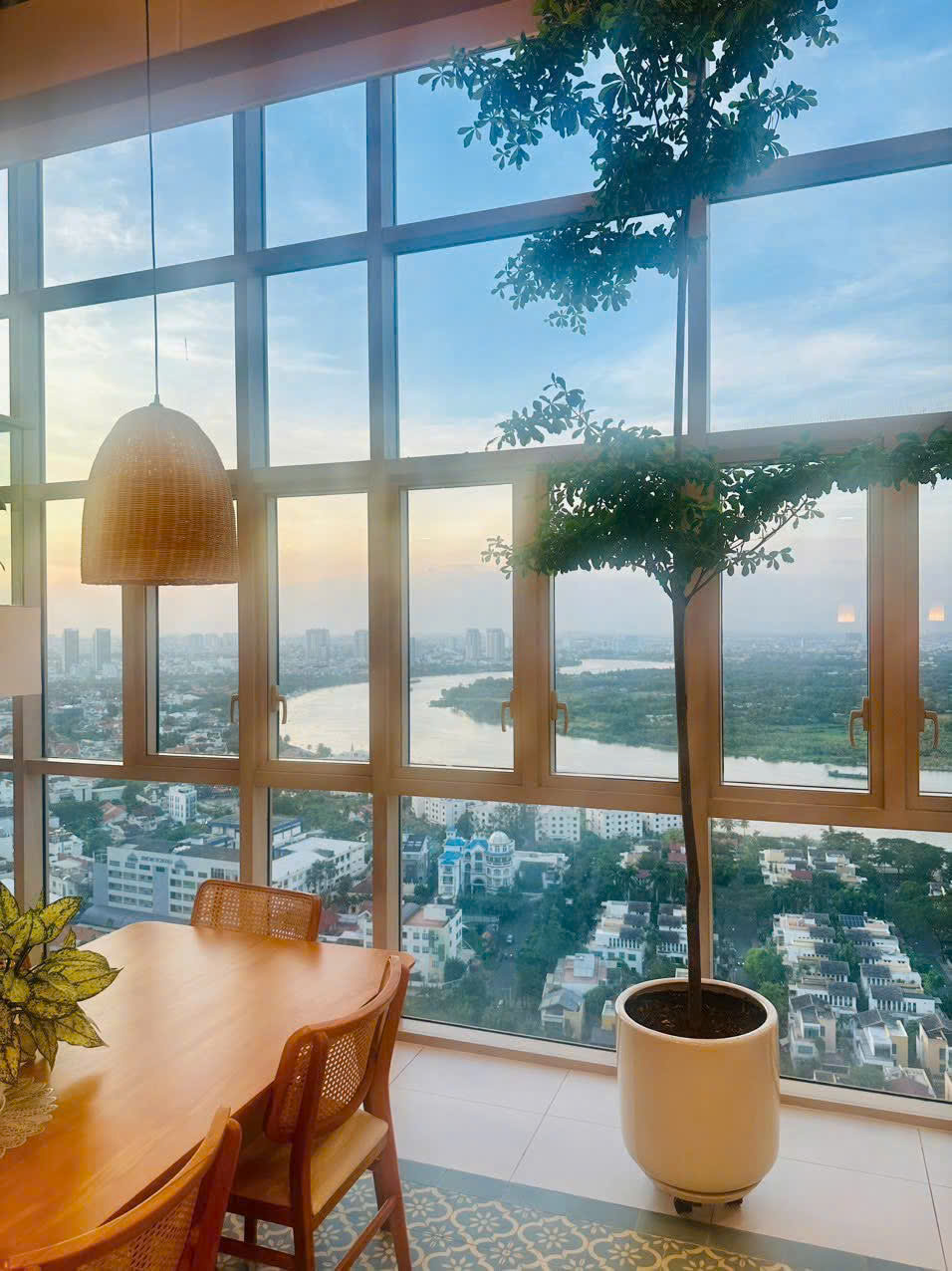 Cho thuê penthouse 3 tầng The Vista An Phú view sông Sài Gòn, sân vườn 125m2
